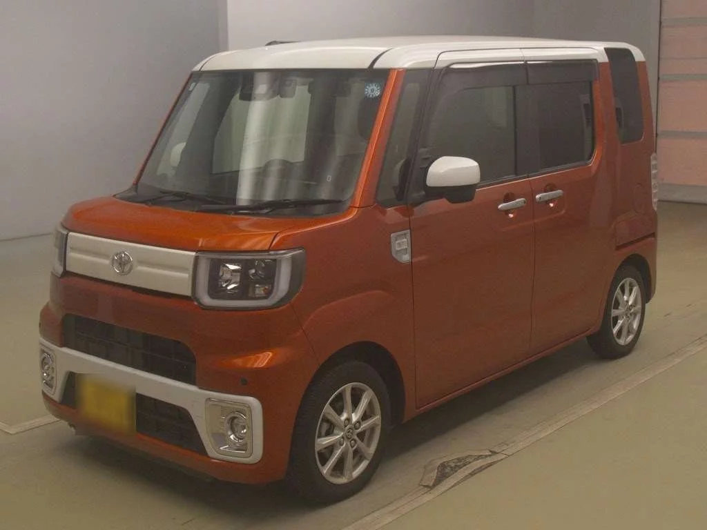 Toyota Pixis Mega LA700A 2021